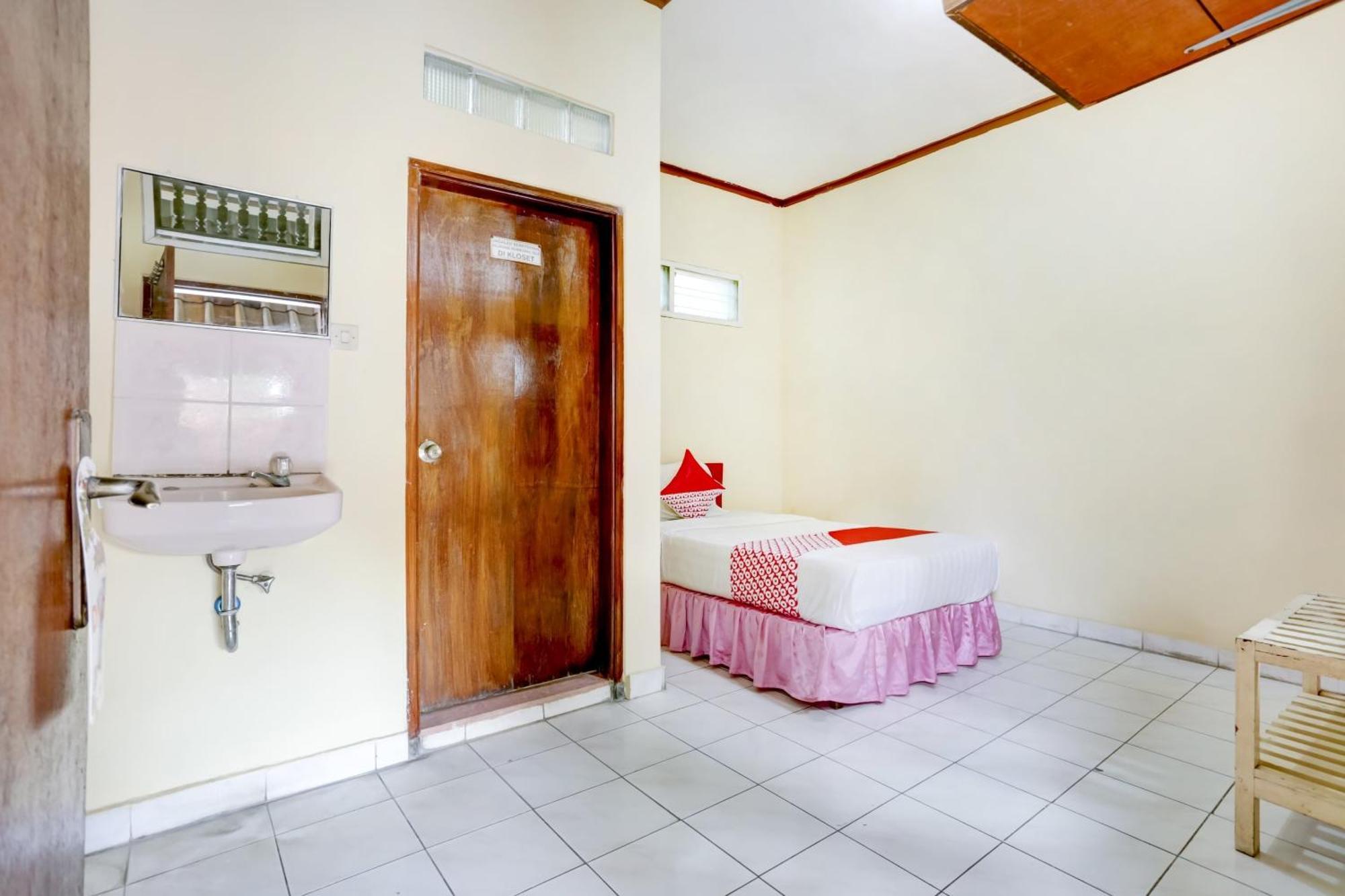 Super Oyo 3261 Hotel Ratu Denpasar Zewnętrze zdjęcie